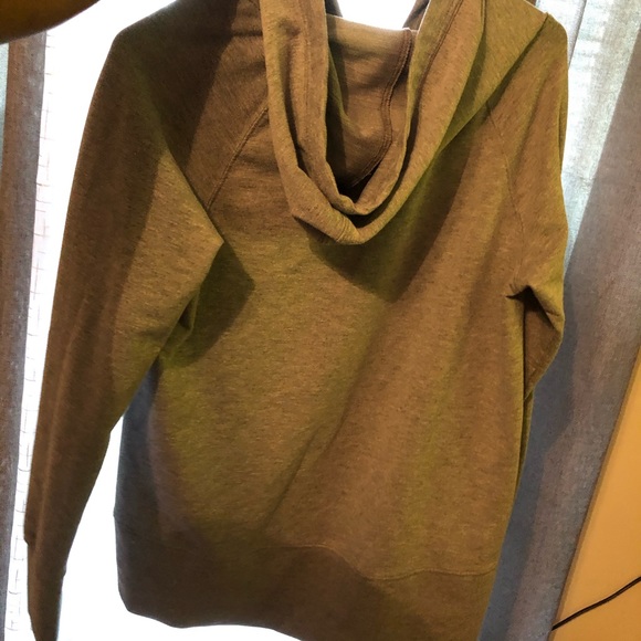 🔥❗️MAKE AN OFFER❗️🔥 Athleisure Pullover 💕 - Picture 5 of 5